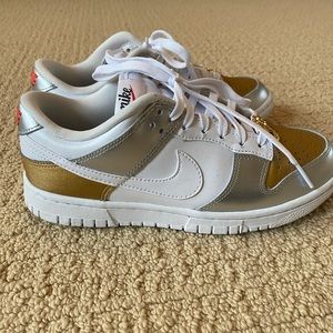 Nike dunk heirloom, size 6